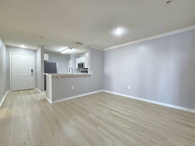 Building Photo - Beautiful 2BR/2BA Condo in Sunset Lakes – Lake & Tree Views!