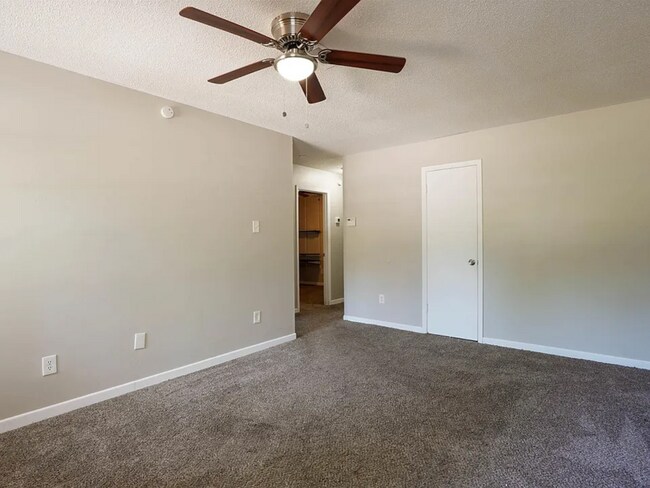 Foto del edificio - 2116 Greenoaks Rd