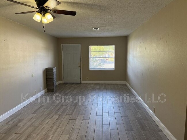 Foto del edificio - 5649 Struthers Ct