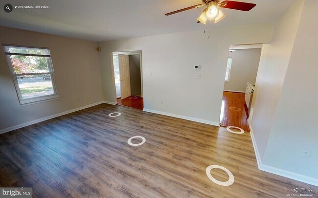 Foto del edificio - 939 Barton Oaks Pl