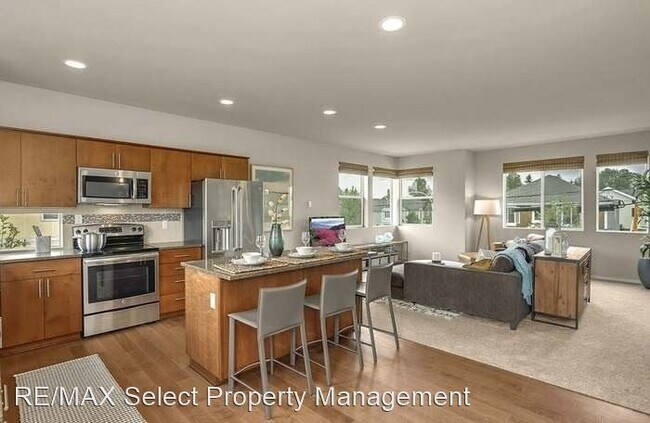Building Photo - 2 br, 2.5 bath House - 302 Chelan Ave NE