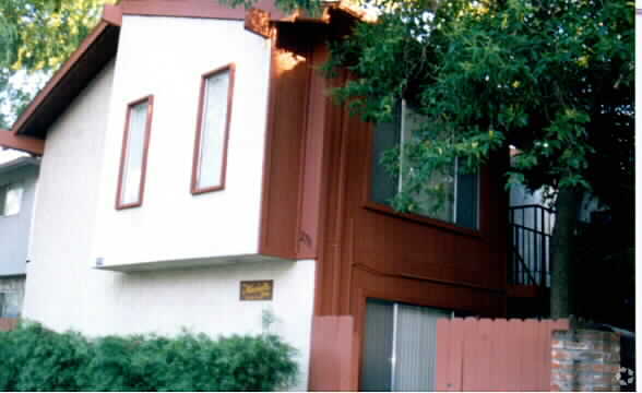 Building Photo - Marbella East Apartments