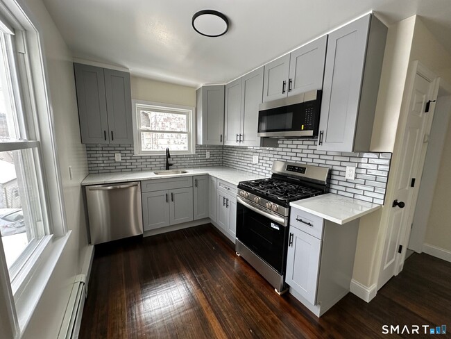 Building Photo - 713 S Main St