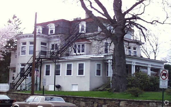 Primary Photo - 534 S High St