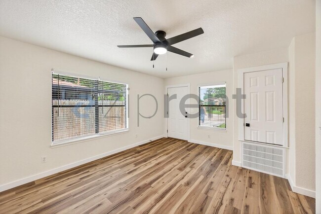 Building Photo - Unit