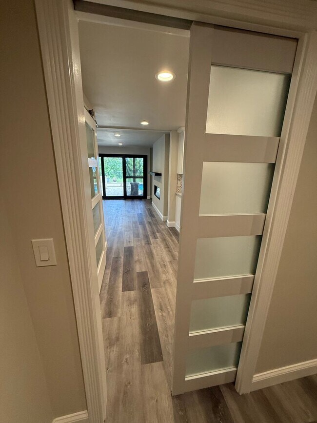 Foto del edificio - Brand New Apartment in Mukilteo with Parti...
