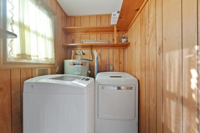 Foto del edificio - 2 Bed 1 Bath for Rent in Norfolk