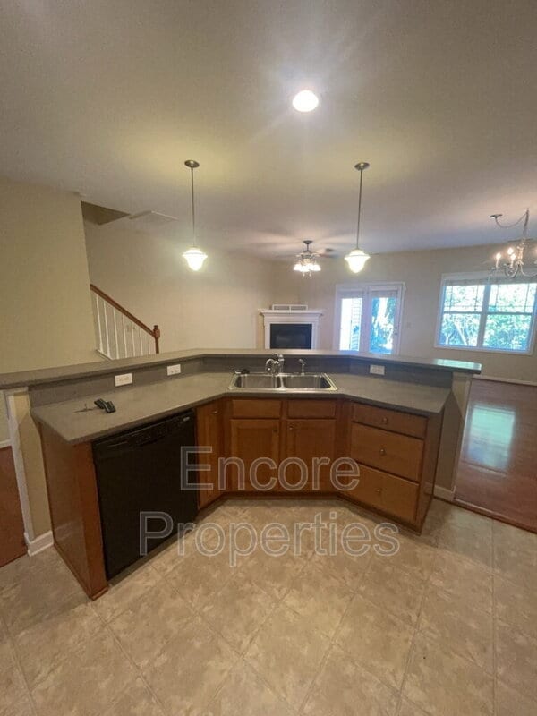 Building Photo - 5556 Nur Ln