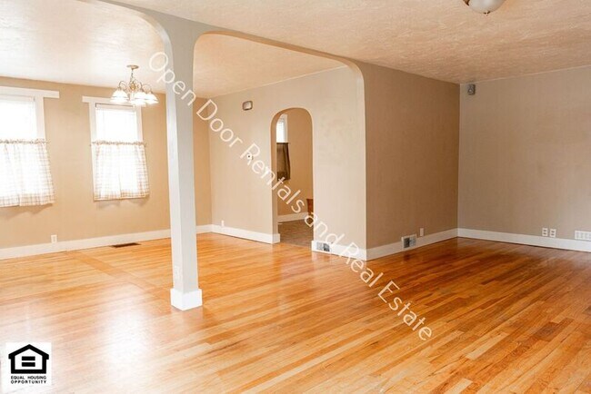 Foto del edificio - 317 W 16th St