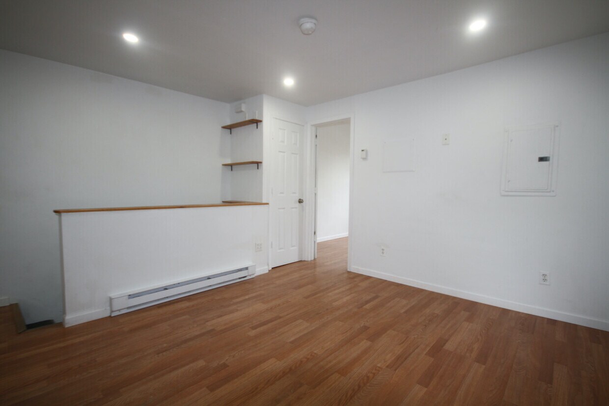 Foto principal - 5131 W Girard Ave