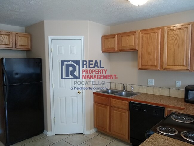Building Photo - 1592 Zener St