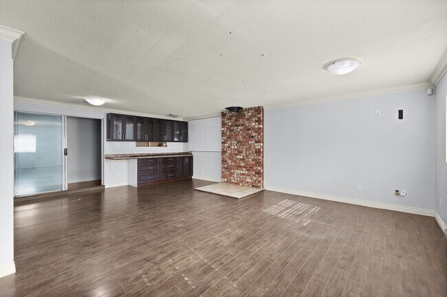 Building Photo - 18781 74 Av