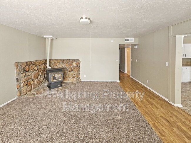 Building Photo - 6552 Valley Ave