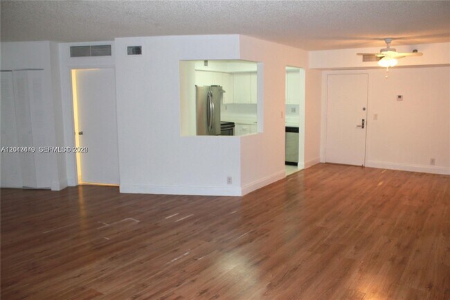 Foto del edificio - 3300 NE 191st St