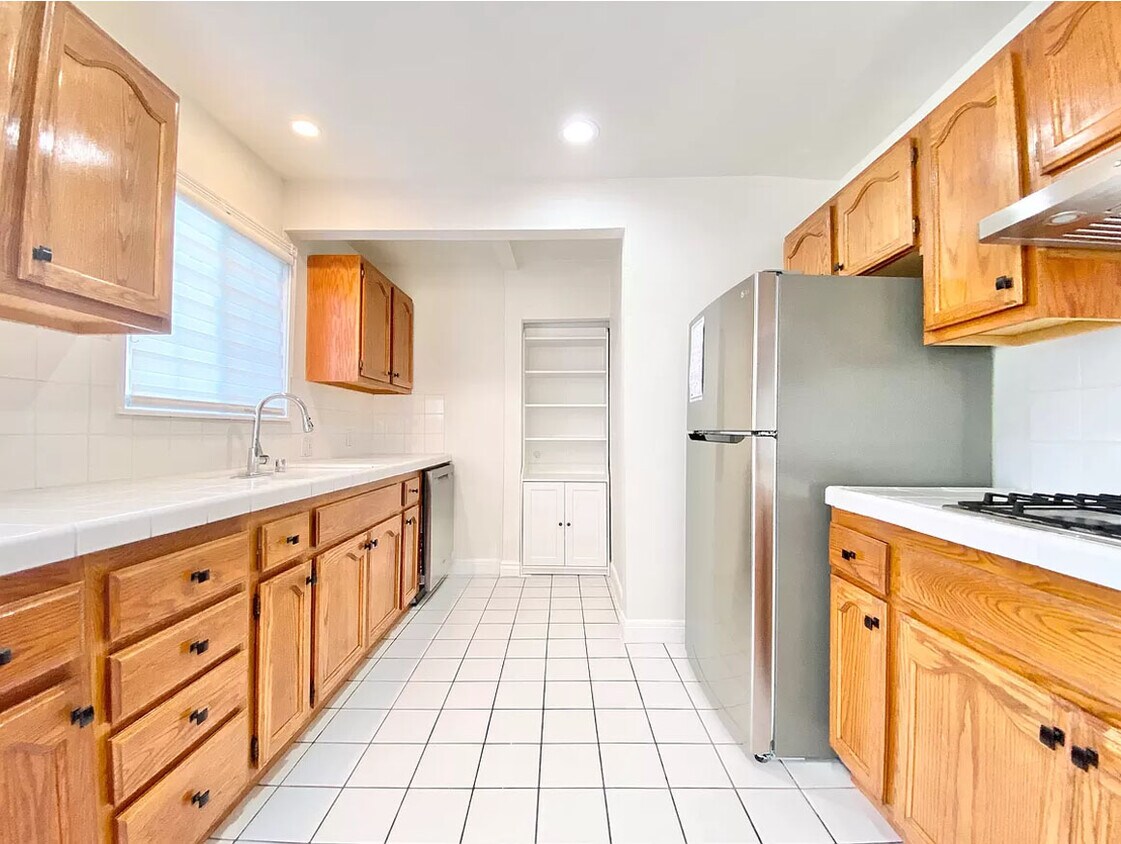 Foto principal - 7400 Radford Ave