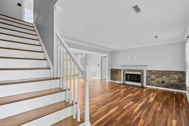 Foto del edificio - 332 Brookside Ct