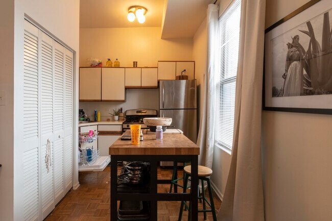 Foto del edificio - 3751 N Halsted St