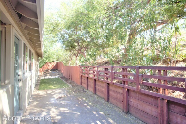 Building Photo - 3 br, 2 bath House - 2952 Pasada Road