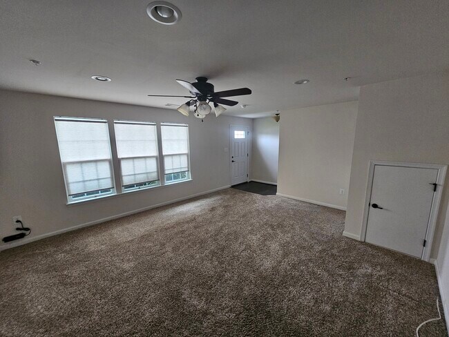 Building Photo - 109 Wheatfield Dr