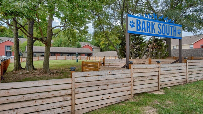 Building Photo - Park South