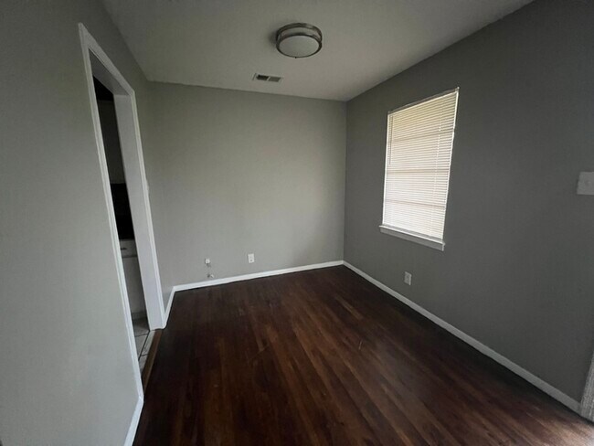 Foto del edificio - 5163 Pickett Cove