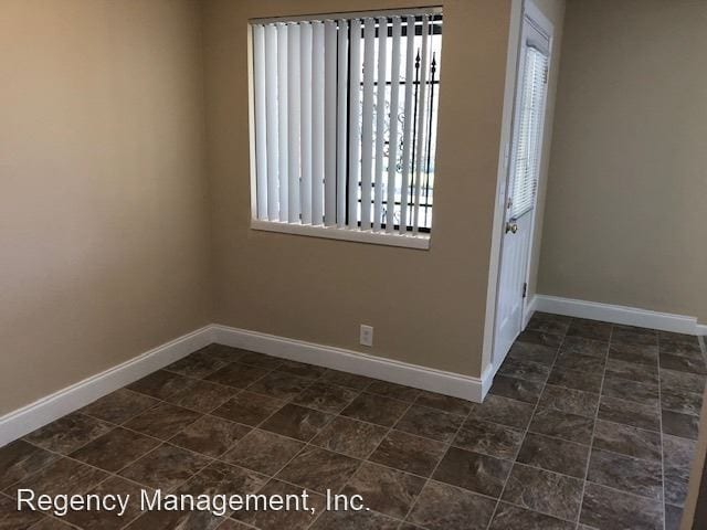 Building Photo - 3 br, 1 bath Apartment - 1655 Douglas St