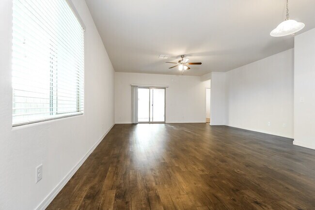 Foto del edificio - 8224 W Encinas Ln