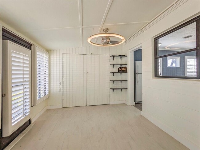 Building Photo - 6504 Lincoln Rd