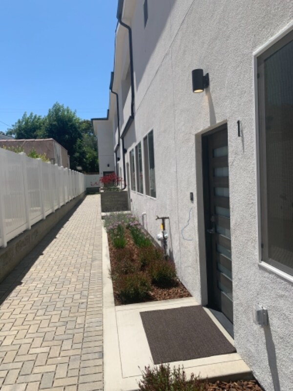 Building Photo - 4243 Mammoth Ave
