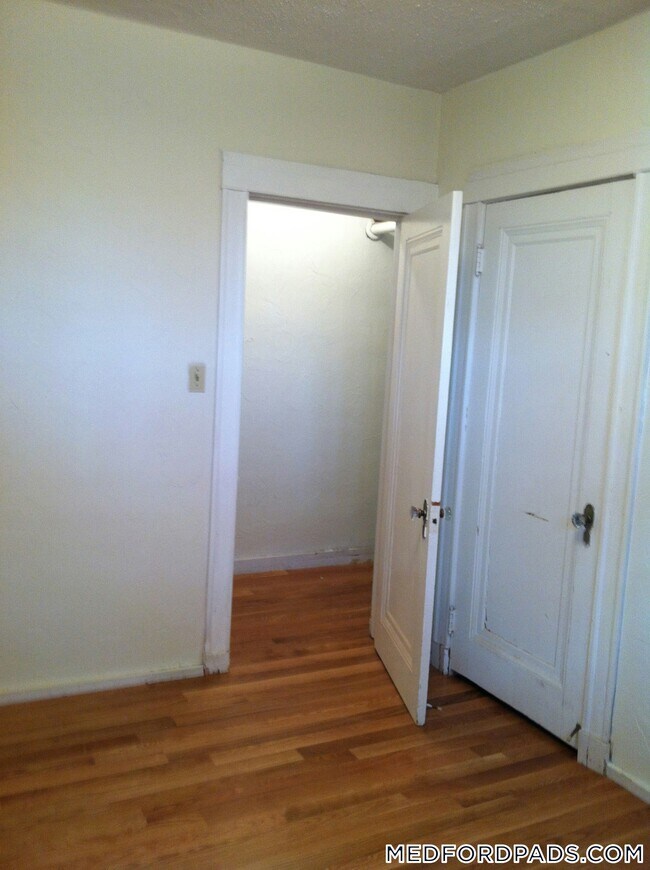 Building Photo - 63 Fellsway W