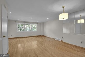 Building Photo - 6736 Emlen St