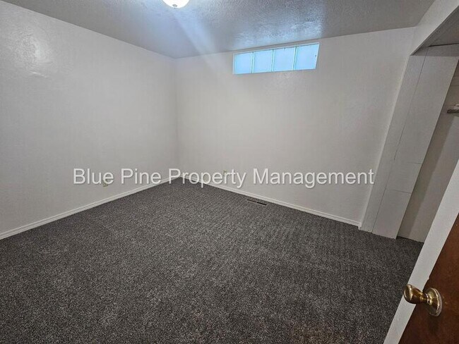 Foto del edificio - 1151 E Cedar St