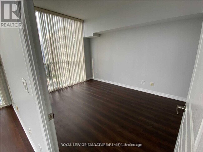 Photo du bâtiment - 223 Webb Dr