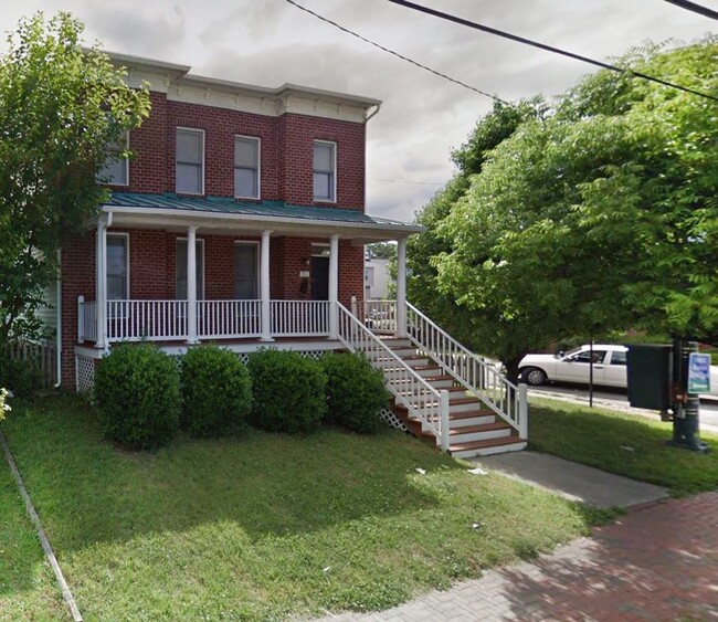 Foto del edificio - Large 4 Bedroom 2.5 Bath Home Near VCU.