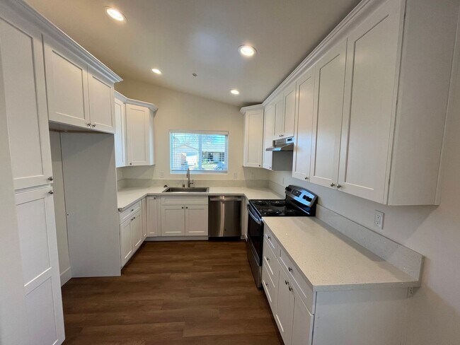 Building Photo - 4628 La Verne Avenue
