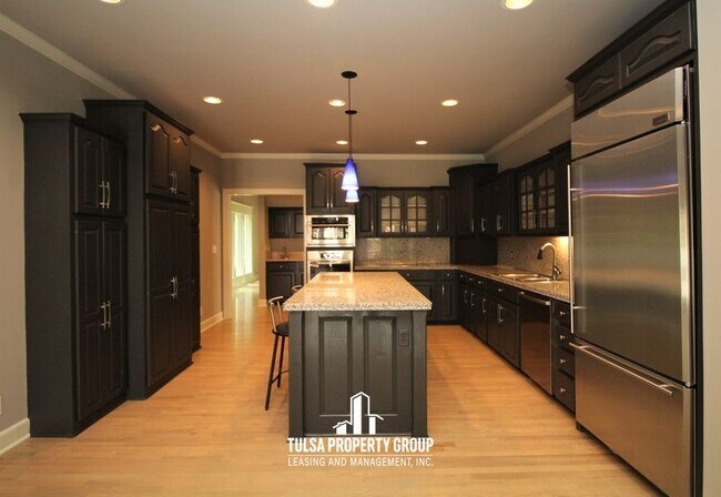 Building Photo - 3031 S Rockford Rd  Tulsa OK 74114