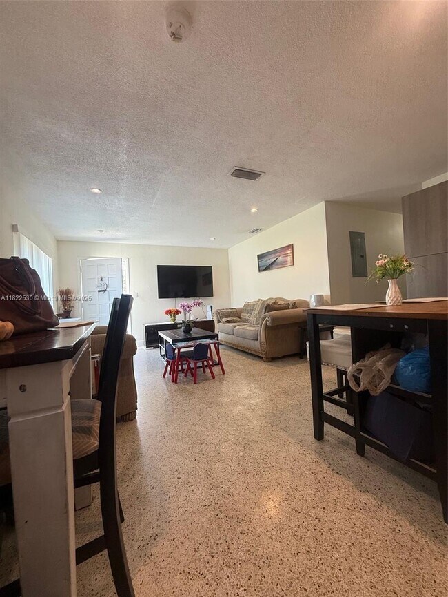 Foto del edificio - 38 Silver Springs Dr