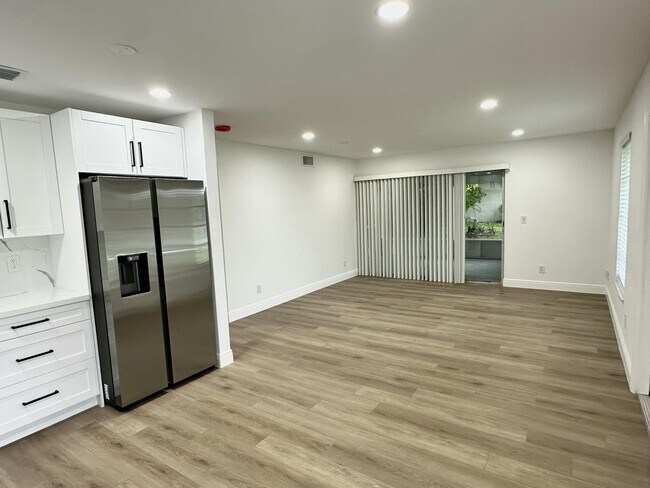 Building Photo - 153 SE Calmoso Dr
