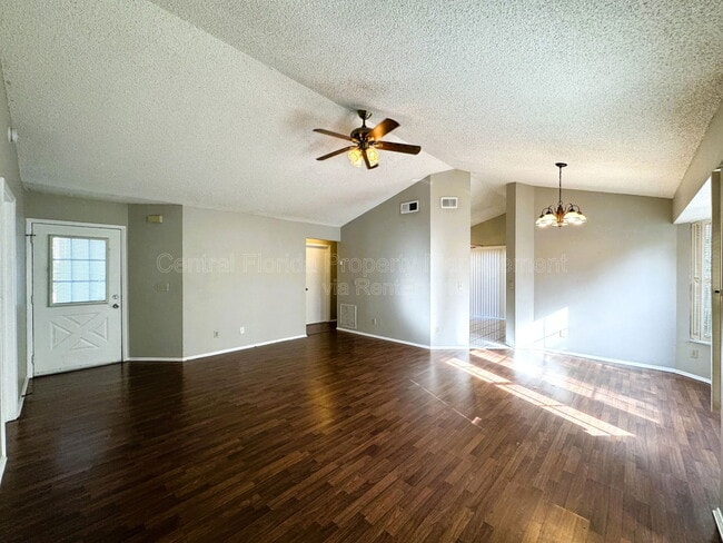 Foto del edificio - 153 Becky Thatcher Ct