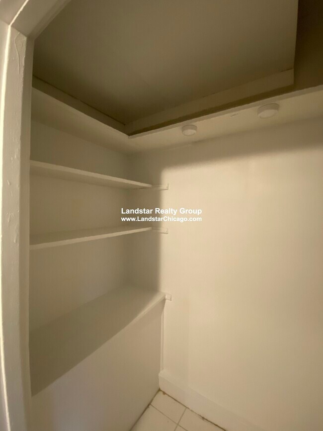 Foto del edificio - 4617 N Albany Ave