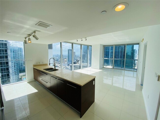 Foto del edificio - 475 Brickell Ave