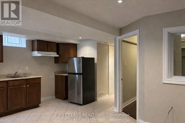 Building Photo - 3023 Mission Hill Dr