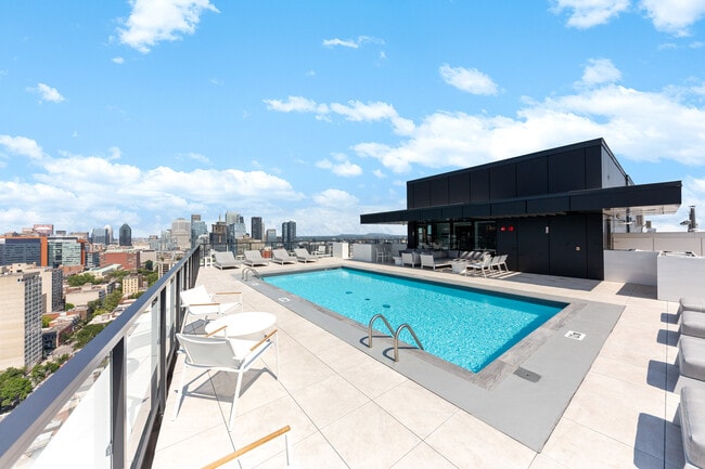 Piscine extérieure - Alexander Appartements