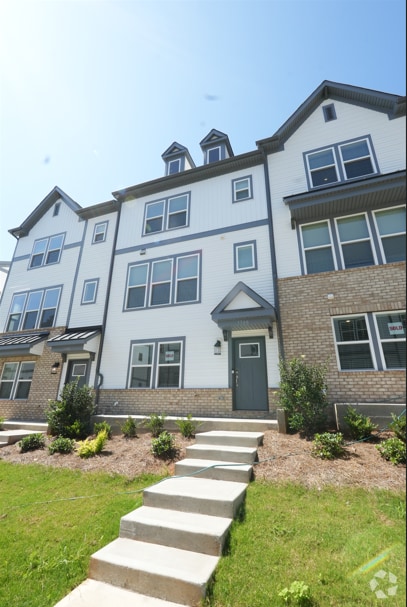 Building Photo - 1746 Blanche St