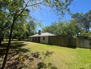 Building Photo - 207 Whispering Pines Ct