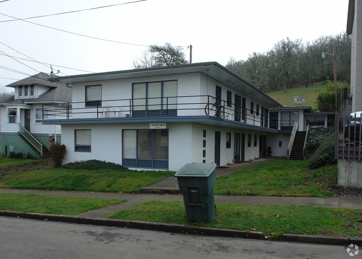 Primary Photo - 447 SE Chadwick St