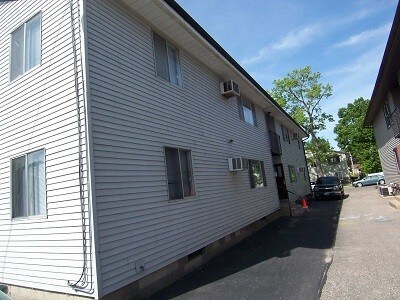 Building Photo - 921 7th St S