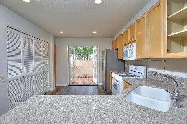 Building Photo - 3712 Greggory Way