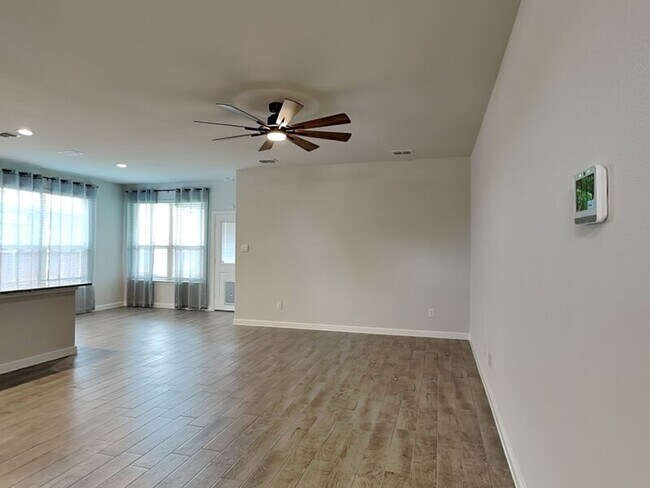 Foto del edificio - 8308 Comanche Springs Dr