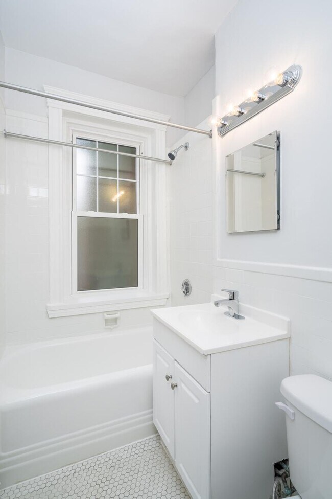 Building Photo - 2 bedroom in Cambridge MA 02140